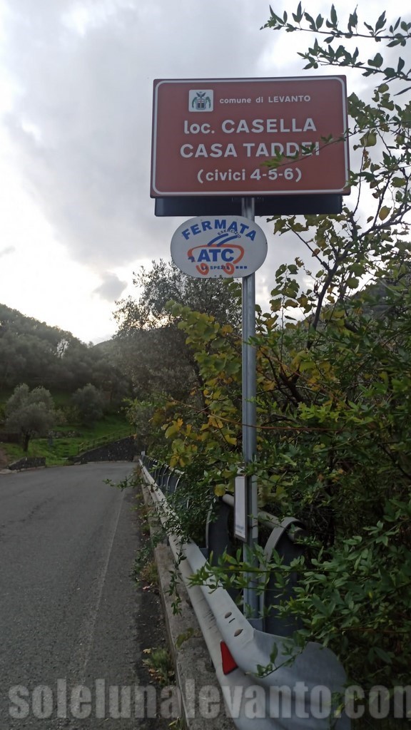 insegna in strada